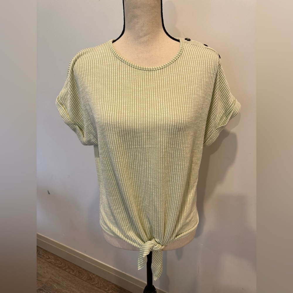 Gyft green  ribbed tie front top T-shirt L button detail on shoulder